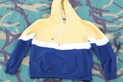 Modro-bel-rumen pulover, znamka Trendyolman, velikost XL